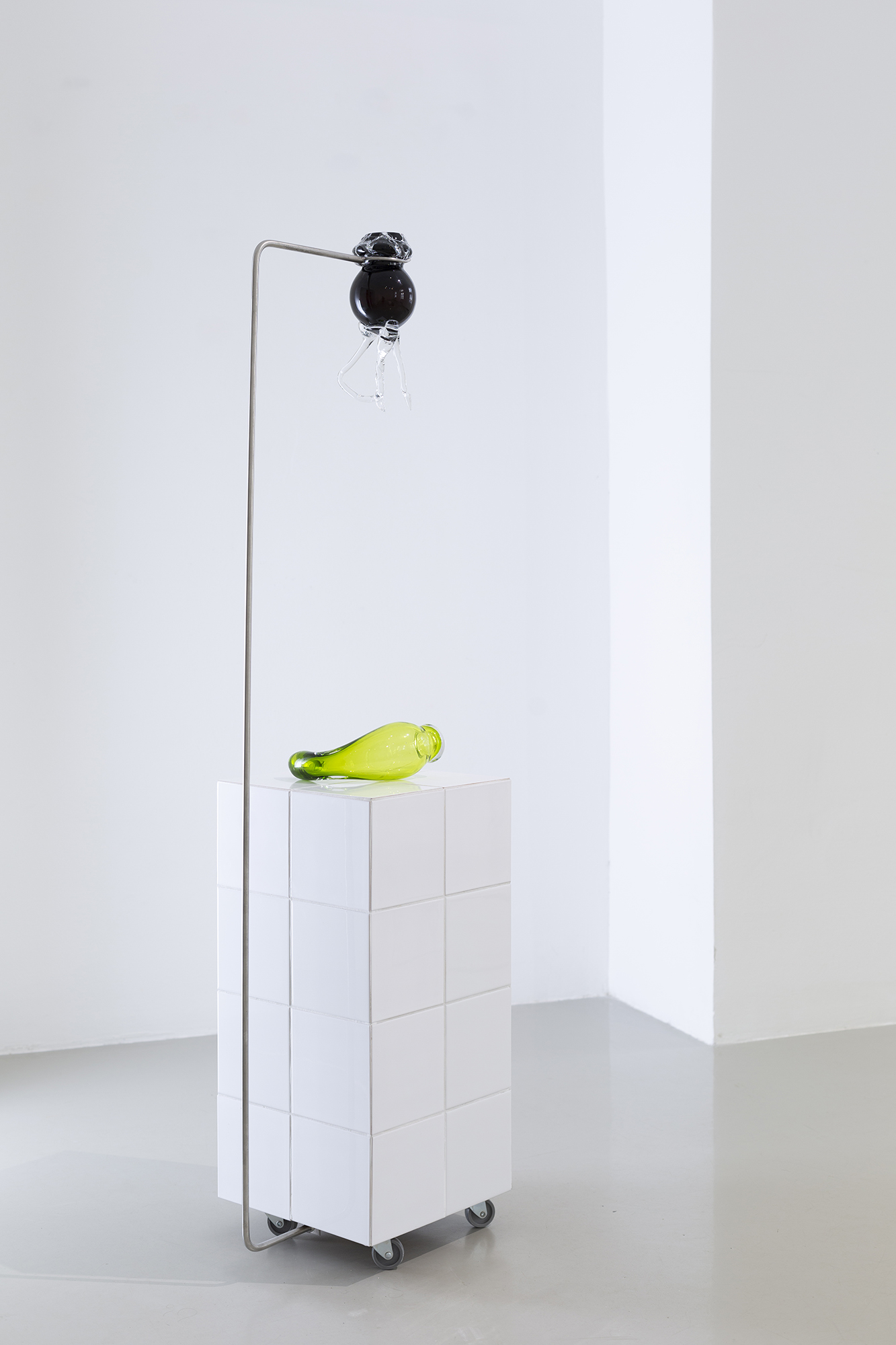 Ádám ALBERT: Still Life I, 2020
blown glass, tiles, stainless steel, 147 x 31 x 42 cm