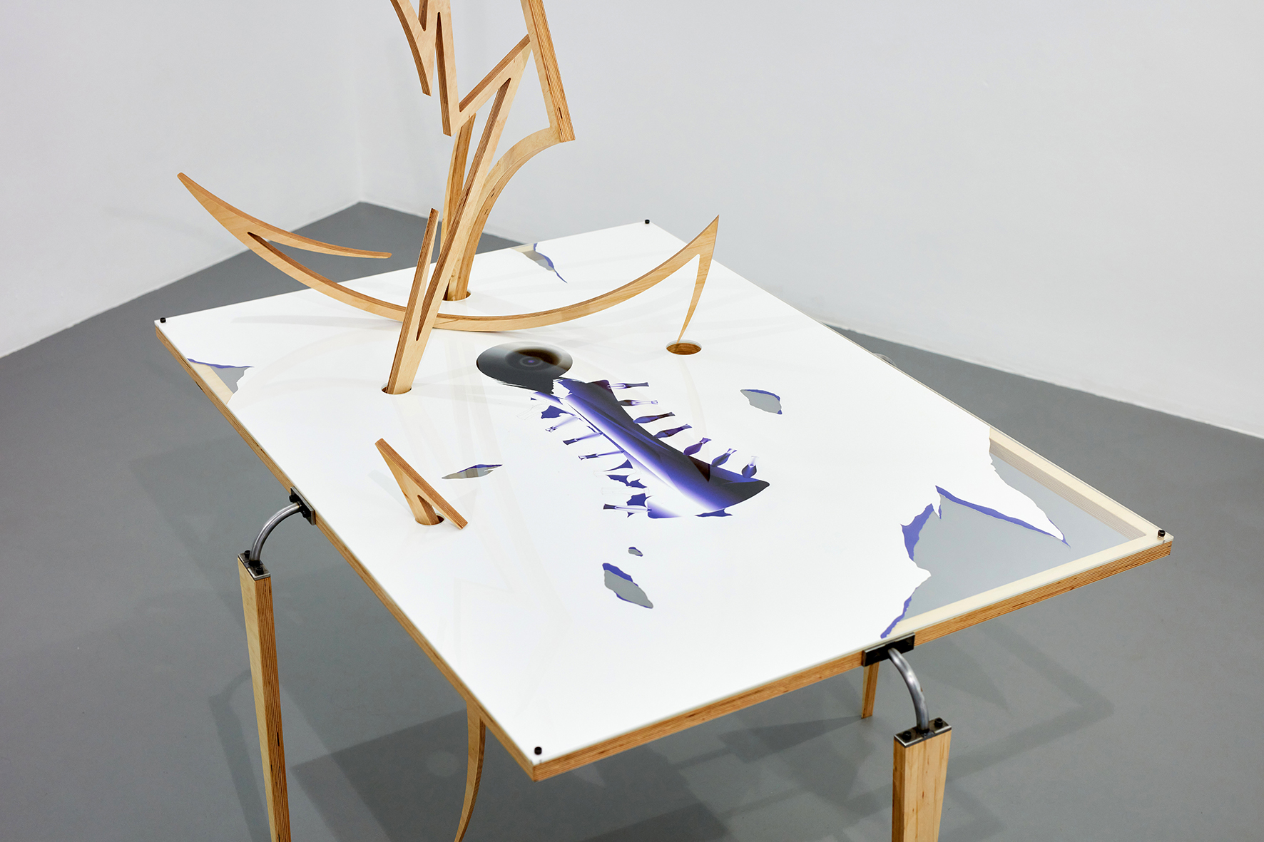 Zsolt MOLNÁR: Nest installation, 2021, birch plywood, giclée print, paper cut-out, pencil, collage, vignetta, metal
223 × 184 × 129 cm (detail)