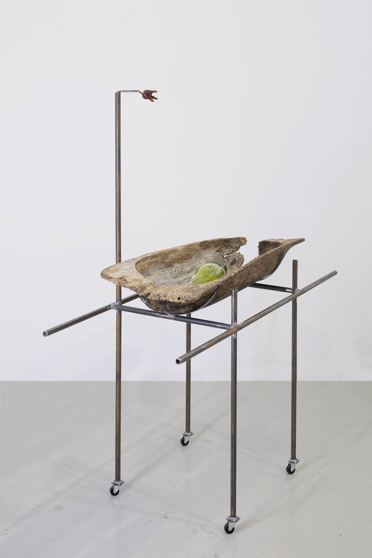 Ádám ALBERT: disconnected wooden tub, colour blown glass, iron, 166 x 140 x 58 cm