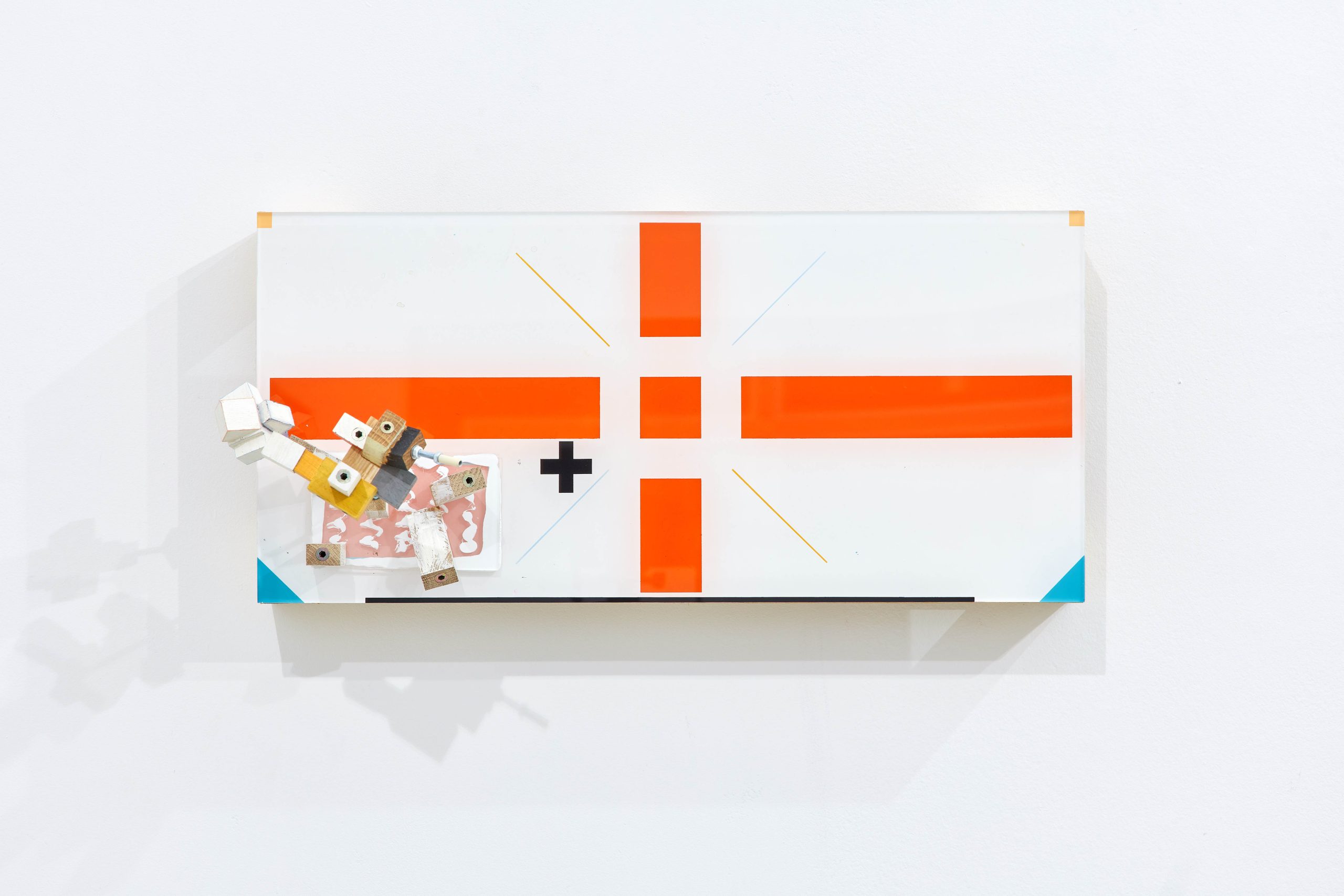 Ádám KOKESCH: Untitled 2020, acrylic, plexi, plywood, metal 25,5 x 53 x 25,5 cm