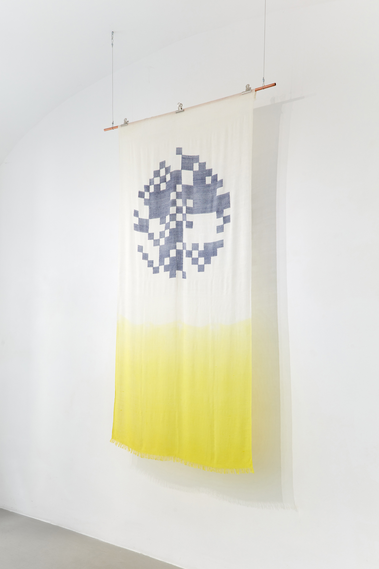 Júlia VÉCSEI: Part and Whole, 2023, hand-woven, dyed textile, 220 × 106 cm
