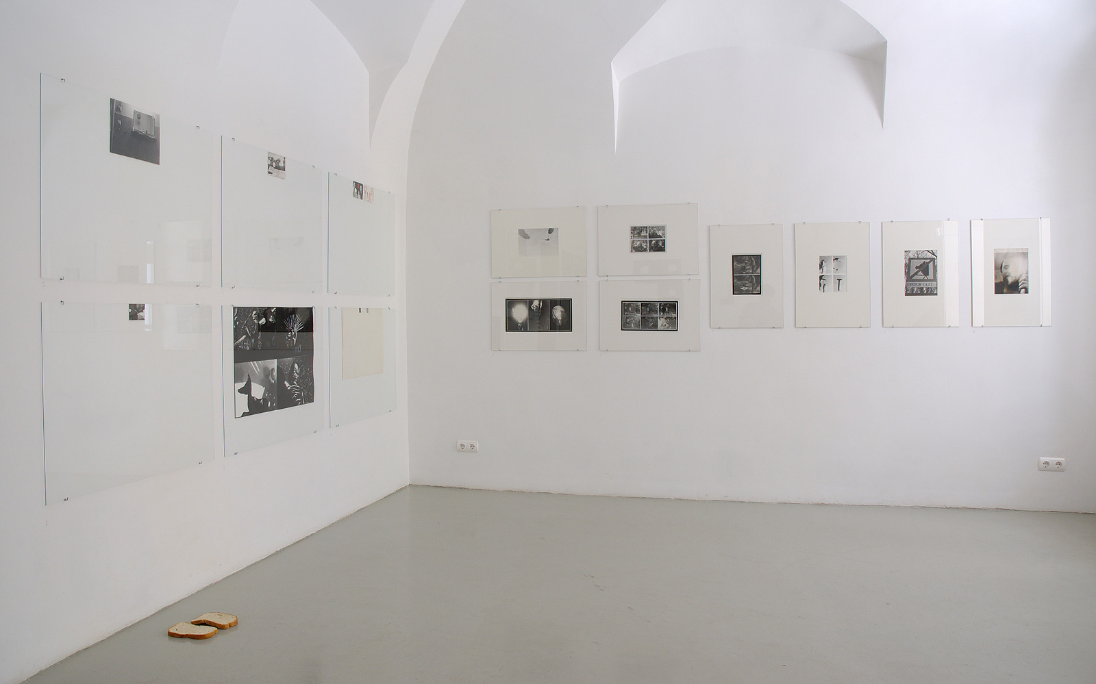 Installation view with works of Miklós ERDÉLY and the INDIGO GROUP, Kisterem, 2008