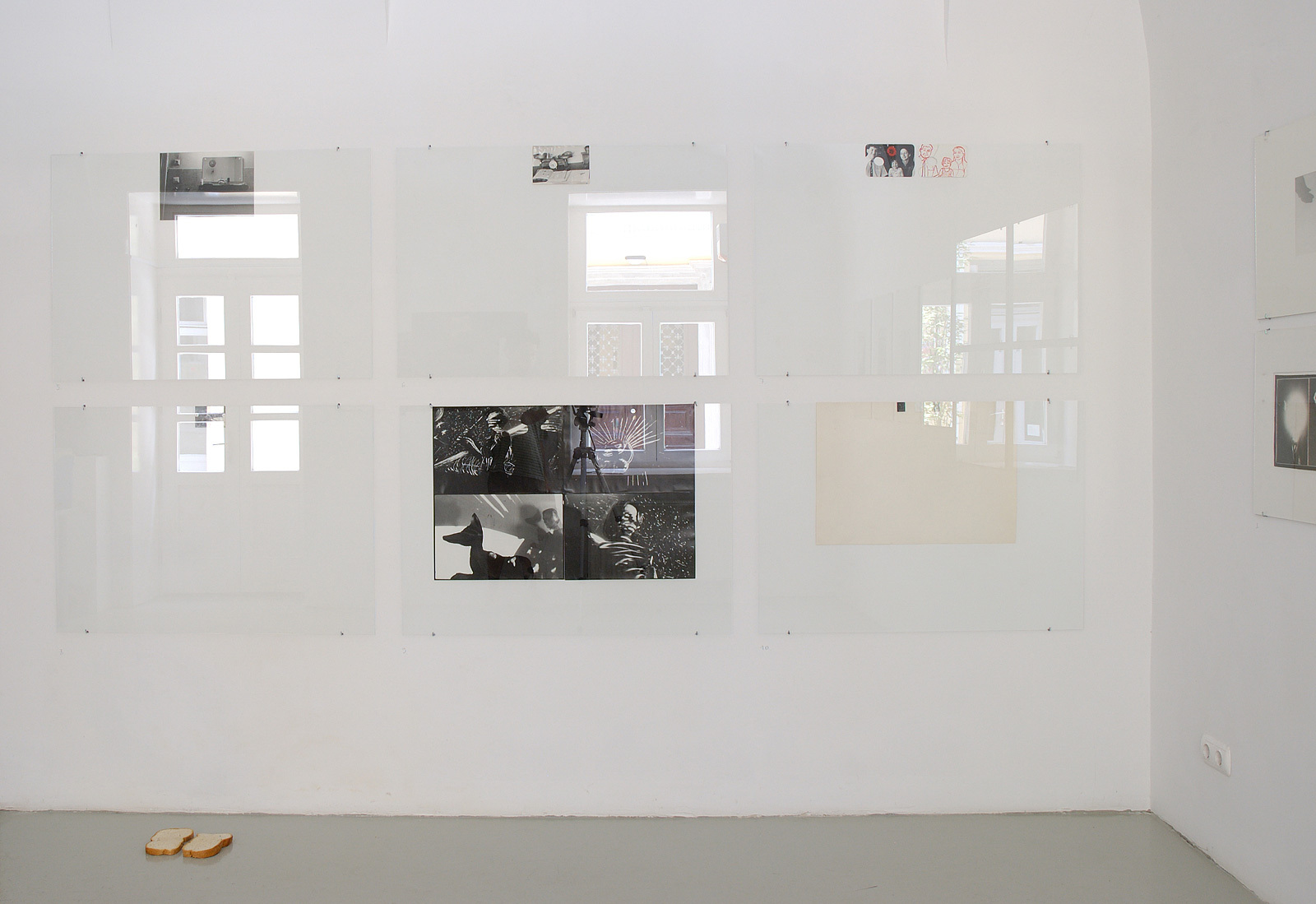 Installation view with works of Miklós ERDÉLY and the INDIGO GROUP, Kisterem, 2008